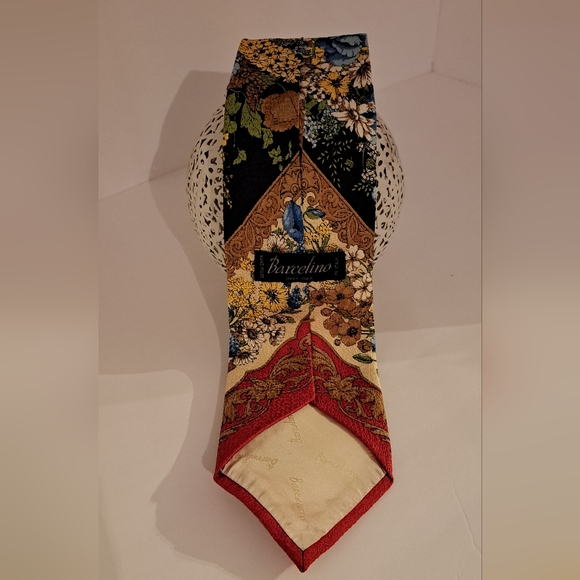Vintage Barcelino Tie. 100% Silk.  Made in Italy. Handmade. Gorgeous. - Picture 10 of 10